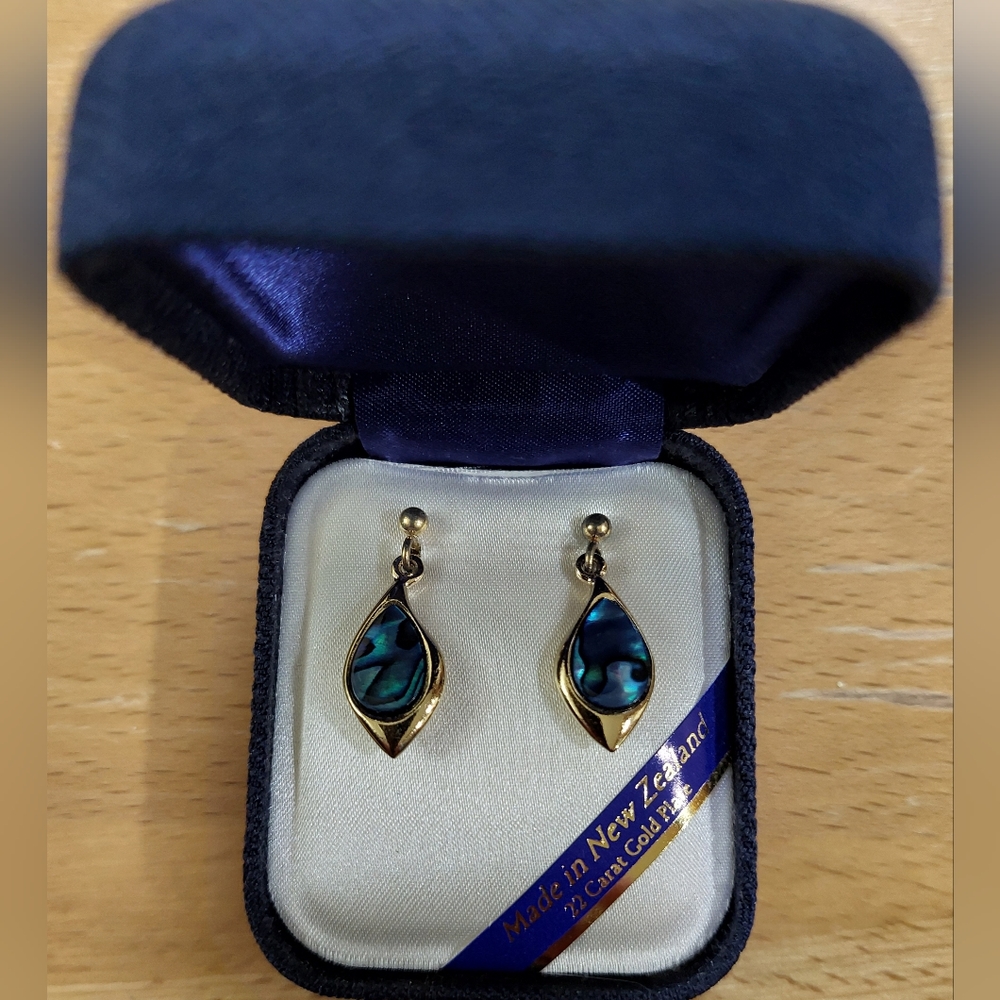 Ariki Paua Shell Earrings NWOT